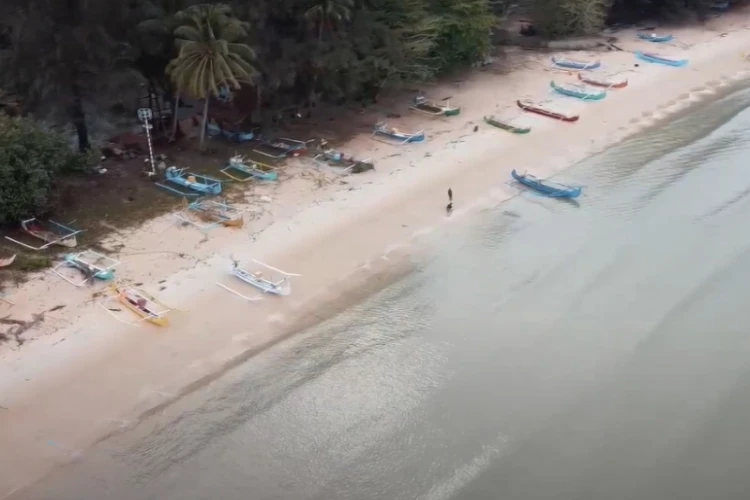 Ket Foto: Pantai Burung Mandi