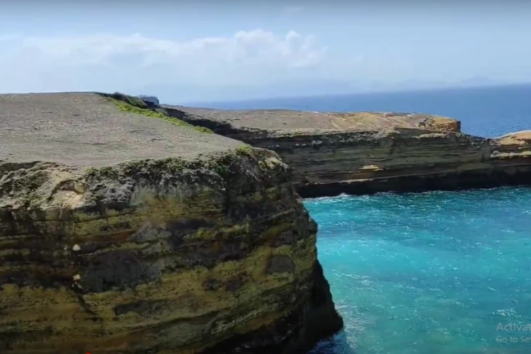 Ket Foto: Pantai Penyisok di Lombok Timur yang Indah dan Memukau