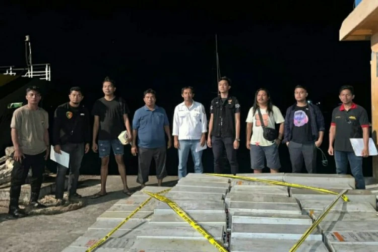 Satreskrim Polres Talaud berhasil menggagalkan upaya pencurian 135 baterai PLTS di perbatasan utara Indonesia.