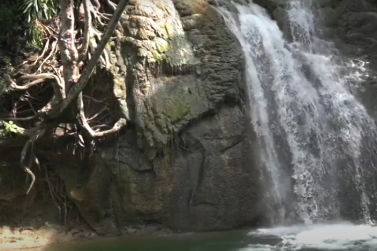 Ket Foto: Air Terjun Wafsarak di Papua Barat