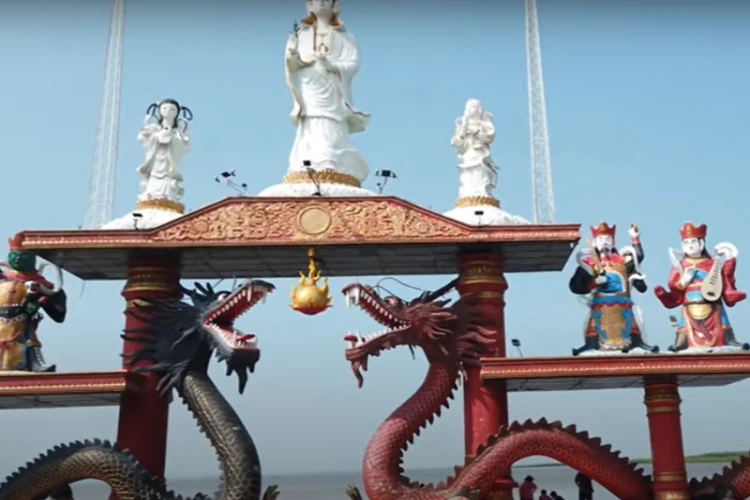 Ket Foto: Kelenteng Sanggar Agung di Surabaya