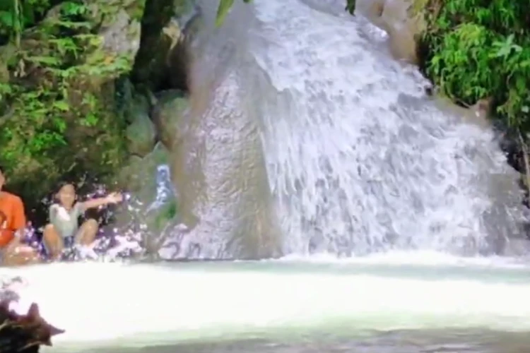 Ket Foto: Air Terjun Tesbatan Amarasi