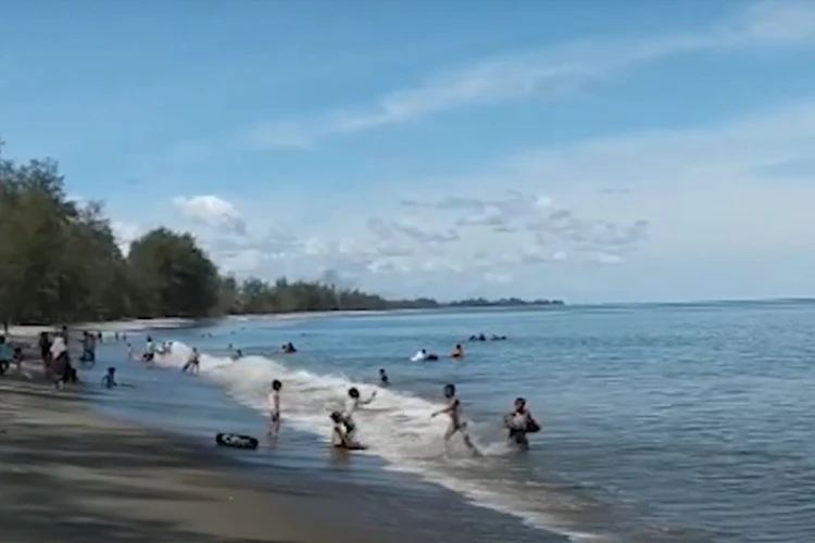 Ket Foto: Pantai Cemara Indah di Aceh Selatan