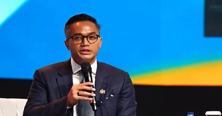 Potret Ketua Umum Kamar Dagang dan Industri (Kadin) Indonesia, Anindya Bakrie ketika menyampaikan penjelasan di suatu acara