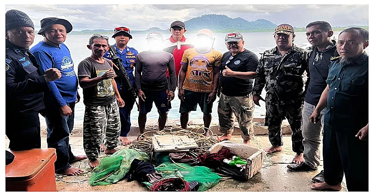 Petugas gabungan dari Satpolairud Polres Touna dan Dinas Perikanan Tojo Una-Una menangkap dua orang pelaku pengeboman ikan di wilayah perairan Touna.