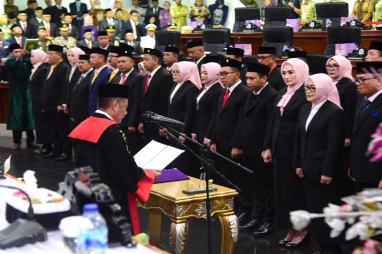Ket. Foto: 44 Anggota DPRD Gorontalo Resmi Dilantik