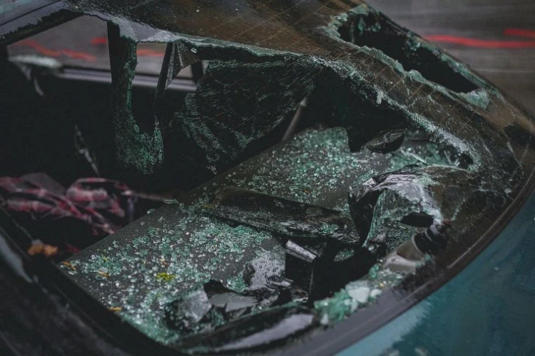 Tabrak lari di Godean melibatkan pengemudi mobil yang menabrak pengendara ojol, hingga dikejar dan diamuk warga.