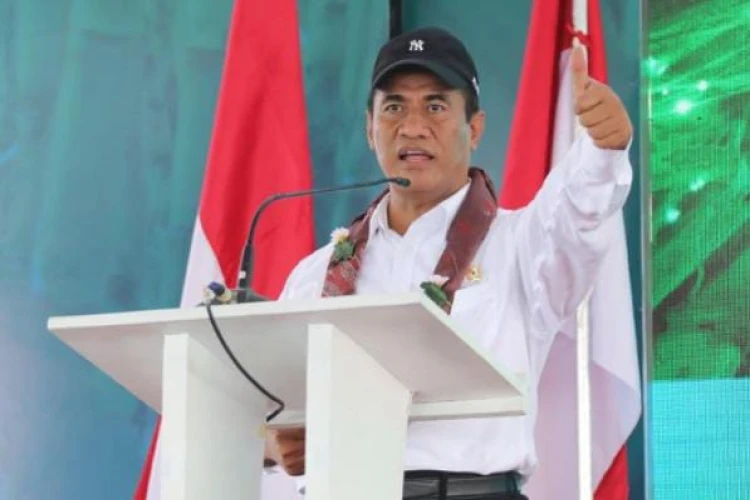 Menteri Pertanian mengajak kaum Milenial untuk terlibat dalam program cetak sawah satu juta hektare dengan gaji menarik.