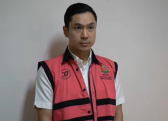 Harvey Moeis dituntut 12 tahun penjara dan denda Rp1 miliar atas korupsi timah dengan kerugian negara Rp 300 triliun.