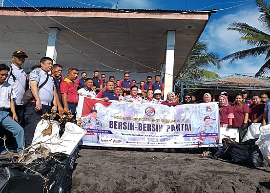 Ket. Foto: Kepala Bakamla RI Mengajak Zona Bakamla Tengah Terus Memberikan Edukasi agar Tidak Membuang Sampah ke Laut