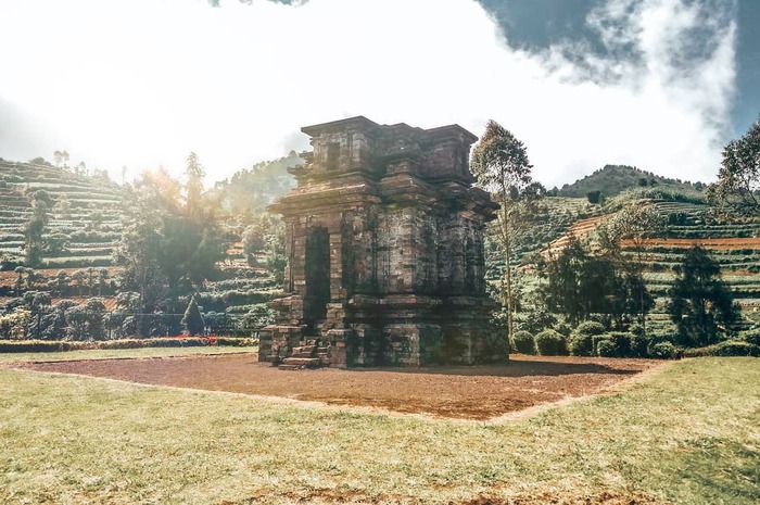<p>Ket Foto: Foto Candi Dwarawati (Foto/Instagram/@yosajosa)</p>
