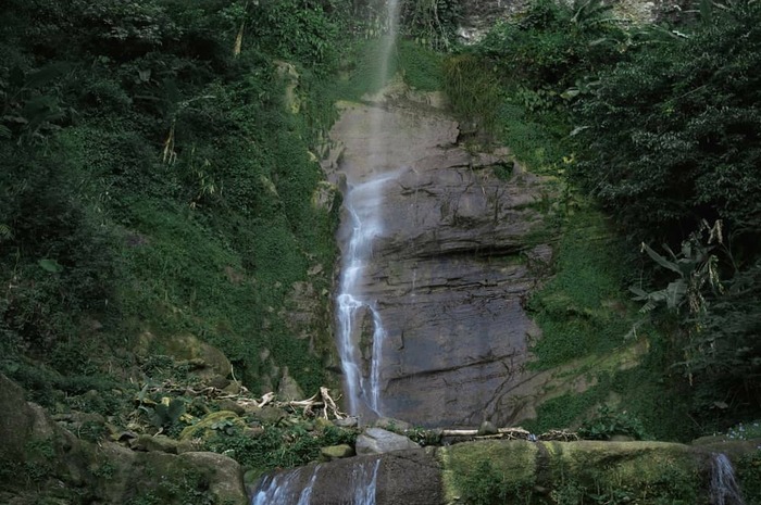 <p>Ket Foto: Foto Curug Winujati (Foto/Instagram/@potretkuningan)	</p>