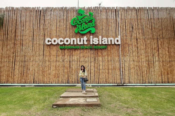 <p>Ket Foto: Pesona Coconut Island Waterpark Pandeglang (Foto/Instagram/@miyaramandaa08)</p>
