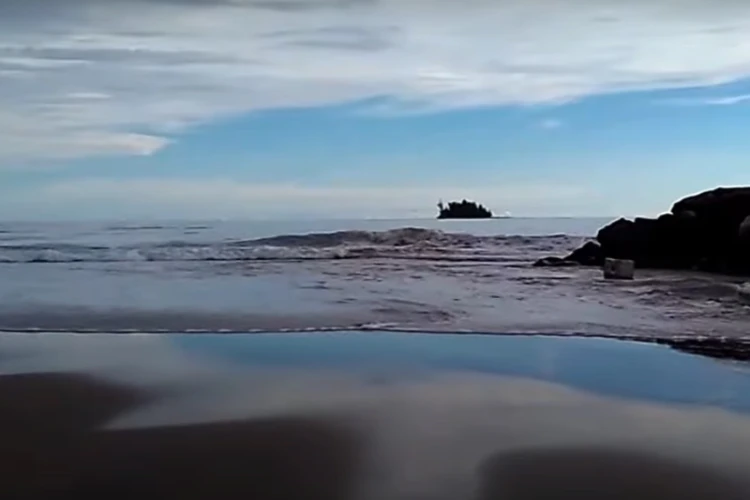 Ket Foto: Pantai Pusong Sangkalan