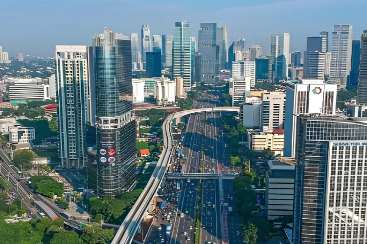 Ket. Foto: Menurut laporan, Sejumlah Titik di Jakarta Masih Terlihat Alat Peraga Kampanye saat Masa Tenang