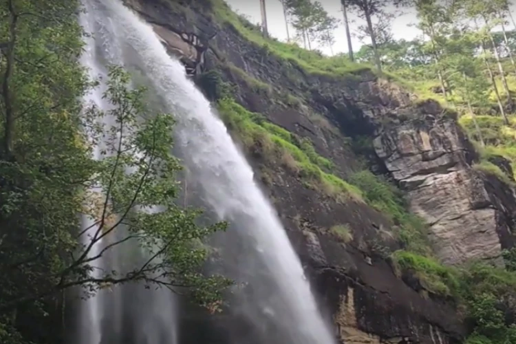 Ket Foto: Air Terjun Tansaran Bidin