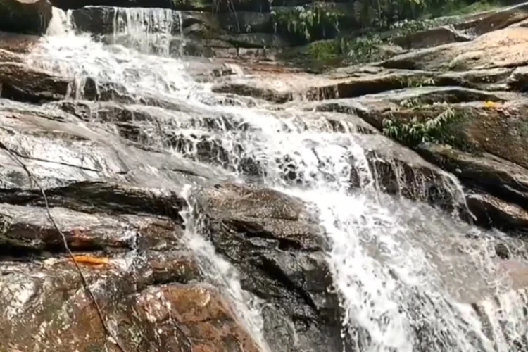 Ket Foto: Air Terjun Putri Kayangan yang Memberikan Keindahan Luar Biasa