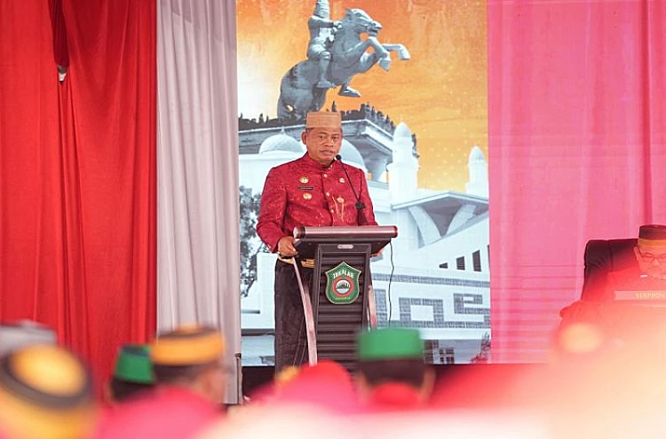 Ket. Foto: Pemprov Sulsel Memberikan Sejumlah Bantuan Sebagai Kado untuk Takalar