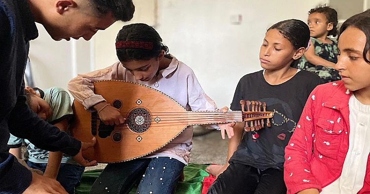Ket. Foto: Nelayan Gaza Dilaporkan Membuat Rakit dari Pintu Kulkas Lama