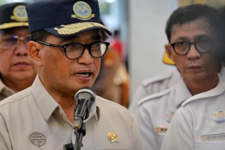 Ket. Foto: Menteri Perhubungan Menyatakan Penumpukan Kendaraan yang Terjadi di Pelabuhan Mereka Terjadi Karena Banyak Pemudik yang Tidak Membeli Tiket Ikut Mengantre