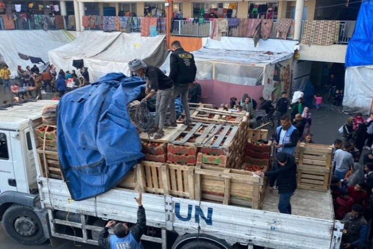 Ket. Foto: UNICEF Menyampaikan Kendaraannya Terkena Peluru Tajam saat sedang Menunggu Memasuki Jalur Gaza Utara
