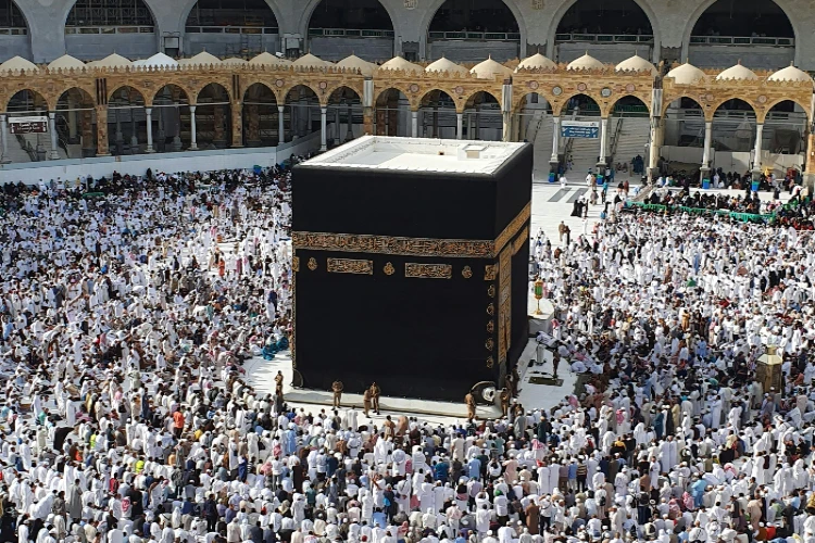 Ket. Foto: Wali Kota Mataram Melepas 393 Jemaah Calon Haji Kloter 1 Embarkasi Lombok pada Hari Ini