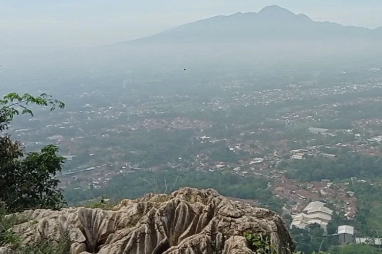Ket Foto: Gunung Kapur Ciampea di Bogor