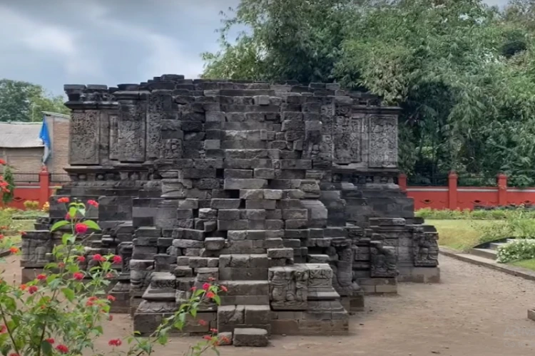 Ket Foto: Candi Surawana, Kediri