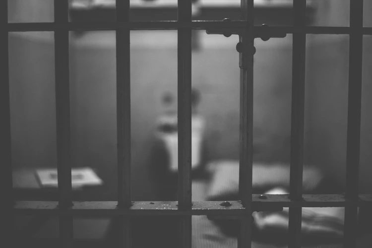 Polda Jatim menahan Briptu Fadhilatun Nikmah di tempat khusus, bukan di sel penjara pada umumnya.