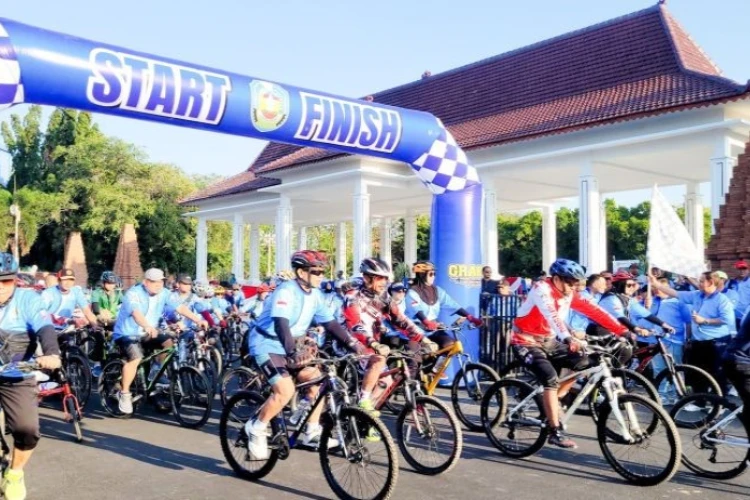 Ket. Foto: Pemerintah Kabupaten Situbondo Menyosialisasikan Sekaligus Mengajak Masyarakat untuk Ikut Mengawasi Peredaran Rokok Ilegal atau Tanpa Cukai