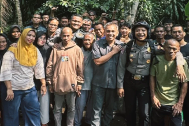 Momen Gunawan Sadbor kembali ke kampong setelah penahanannya ditangguhkan Polisi