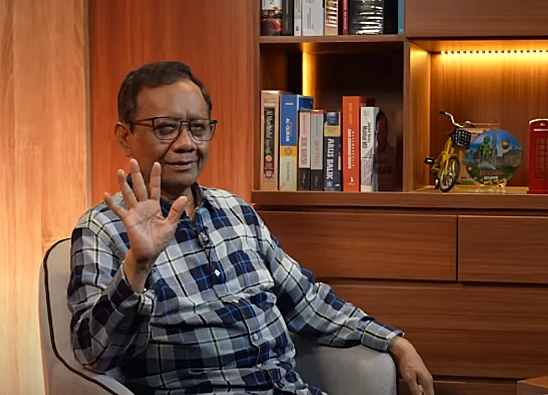 Tangkap layar video yang menampilkan Mahfud MD sedang mengomentari peran Jokowi di Pilkada serentak 2024