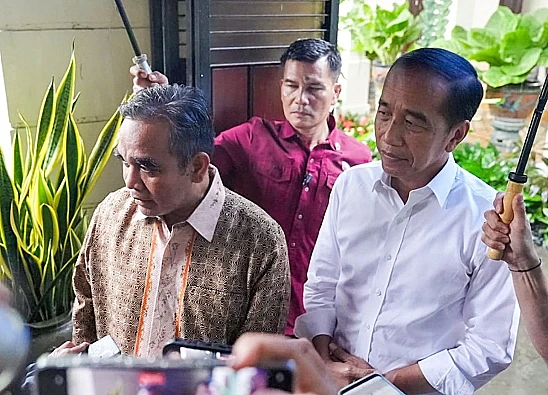 Potret ketika Sekjen Partai Gerindra, Ahmad Muzani menemui Joko Widodo atau Jokowi di Solo