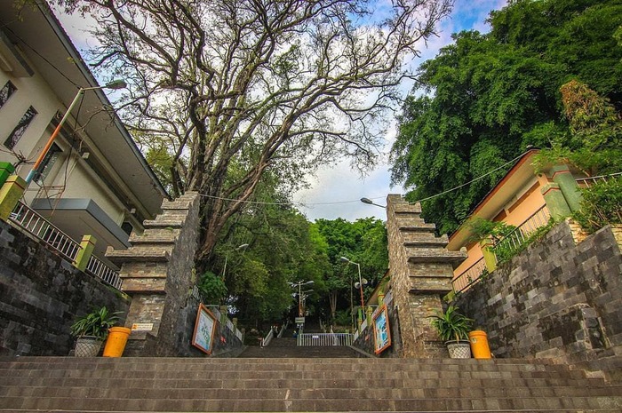 <p>Ket Foto: Foto Makam Sunan Giri (Foto/Instagram/@gresiktourism)	</p>
