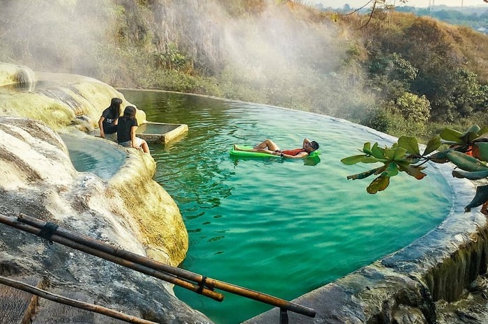 <p>Ket Foto: Pesona Tirta Sanita Hot Spring Bogor (Foto/Instagram/@bogor_update)	</p>
