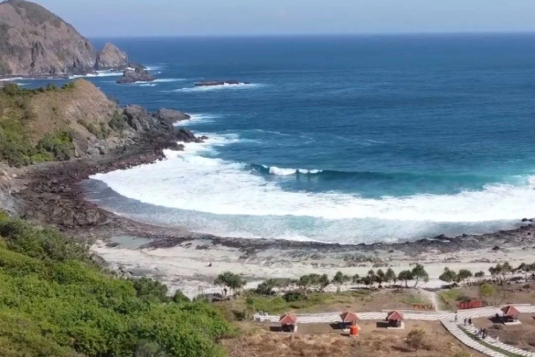 Ket Foto: Foto dari objek wisata Lombok, Pantai Telawas (Foto/Web Resmi/direktoripariwisata.go.id)
