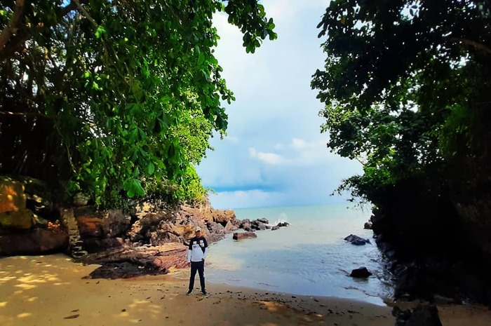 <p>Ket Foto: Pesona Pantai Banua Patra Balikpapan (Foto/Instagram/@warrdie)</p>
