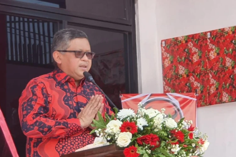 Ket. Foto: Sekjen PDI P Menyatakan Jika Partai Politiknya Ingin Menang Mudah Dapat dengan Memperpanjang Masa Jabatan dari Presiden Jokowi
