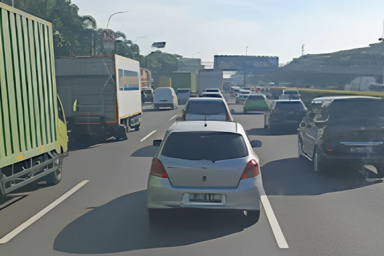 Ket. Foto: Lalu Lintas Tol Sekitar Jakarta Dikabarkan Mulai Padat Kembali
