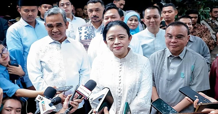 Potret Ketua DPR RI, Puan Maharani ketika memberikan keterangan di hadapan awak media