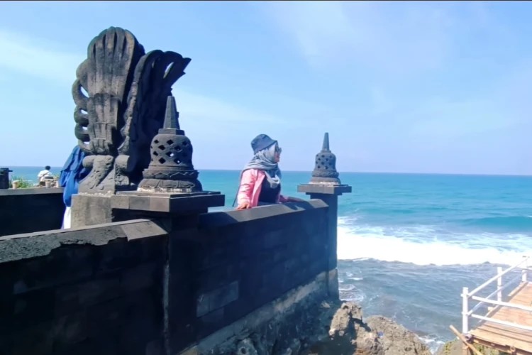 Ket Foto: Pantai Ngobaran yang Terletak di Yogyakarta
