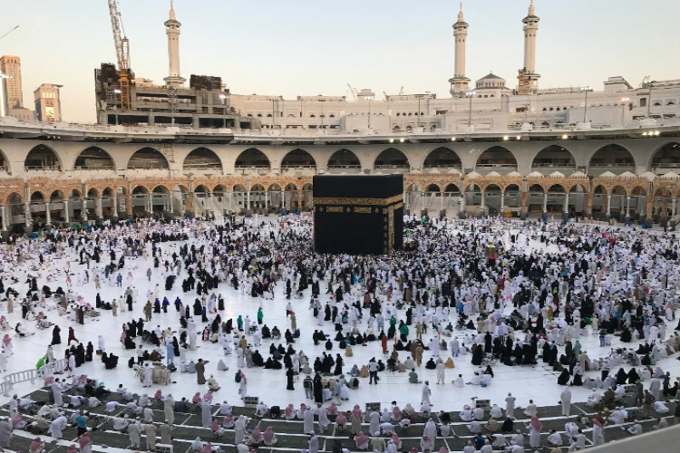 Ket. Foto: Kementerian Agama Mengingatkan Calon Jemaah Haji untuk Tidak Melakukan Penyelundupan Air Zam Zam