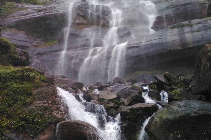 <p>Ket Foto: Foto Air Terjun Terintik (Foto/Instagram/@hendronbc)</p>
