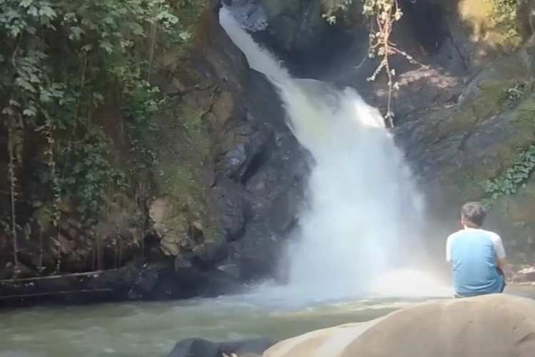 Ket Foto: Curug Ponggang di Purwakarta, Jawa Barat