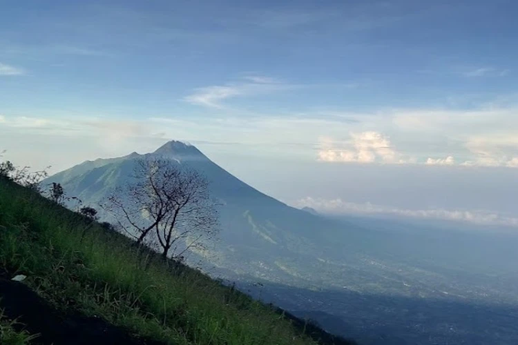Ket. Foto: Aktivitas Vulkanik Gunung Merapi Dilaporkan Meningkat