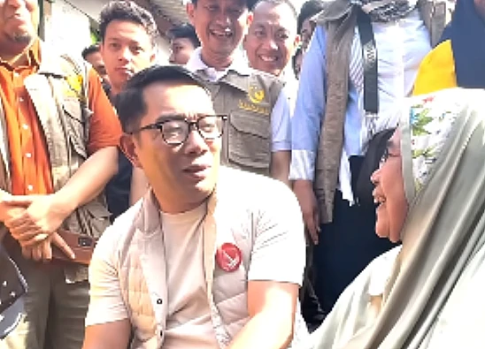 Tangkap layar video yang menampilkan calon gubernur Jakarta, Ridwan Kamil sedang menyapa warga