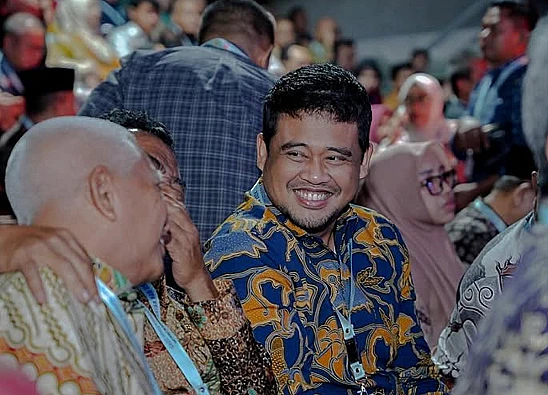 Potret calon gubernur Sumut di Pilkada 2024, Bobby Nasution ketika menghadiri suatu acara
