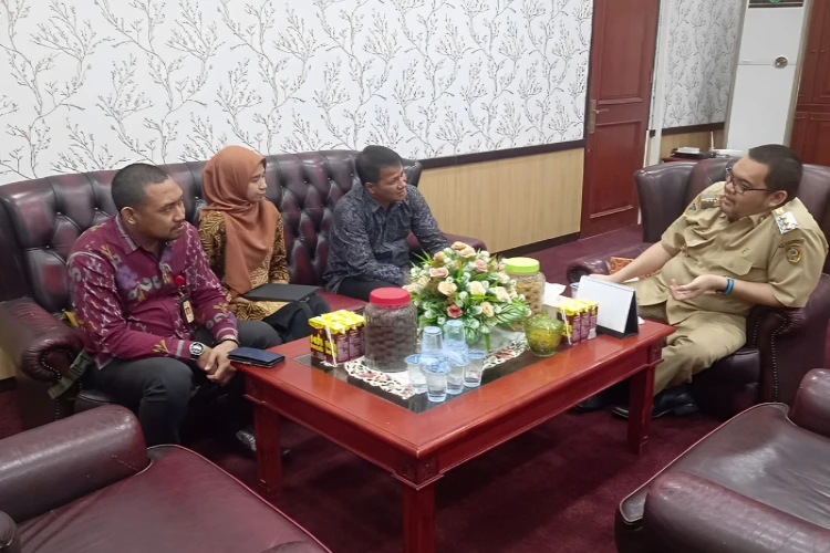 Ket. Foto: PJ Bupati Parigi Moutong Menerima Kunjungan Kerja Kepala OJK Provinsi Sulawesi Tengah Hari Ini