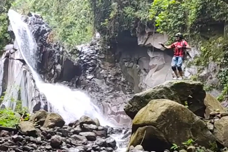 Ket Foto: Air Terjun Selendang Arum di Sanggon