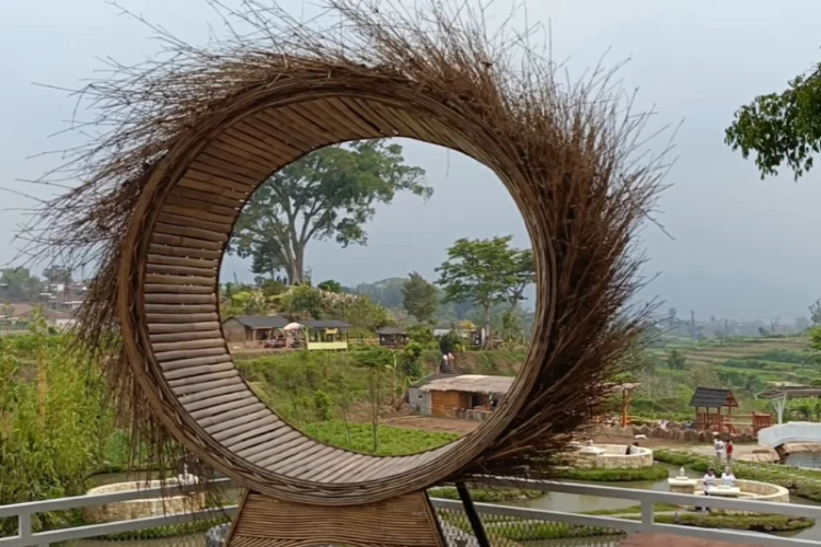 Ket Foto: Telaga Madiredo yang Terletak di Jawa Timur